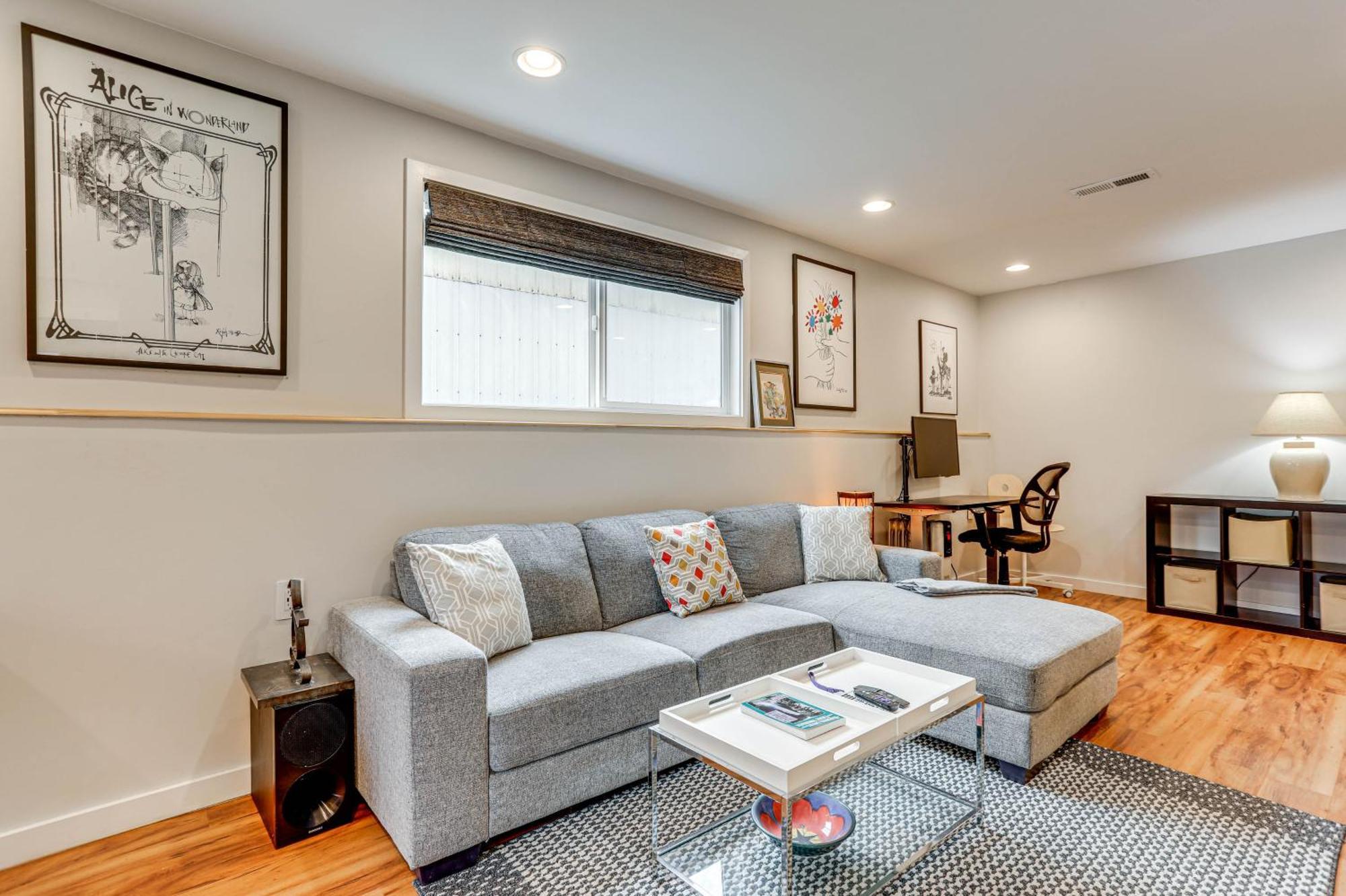 Modern Near Lake! Apartment